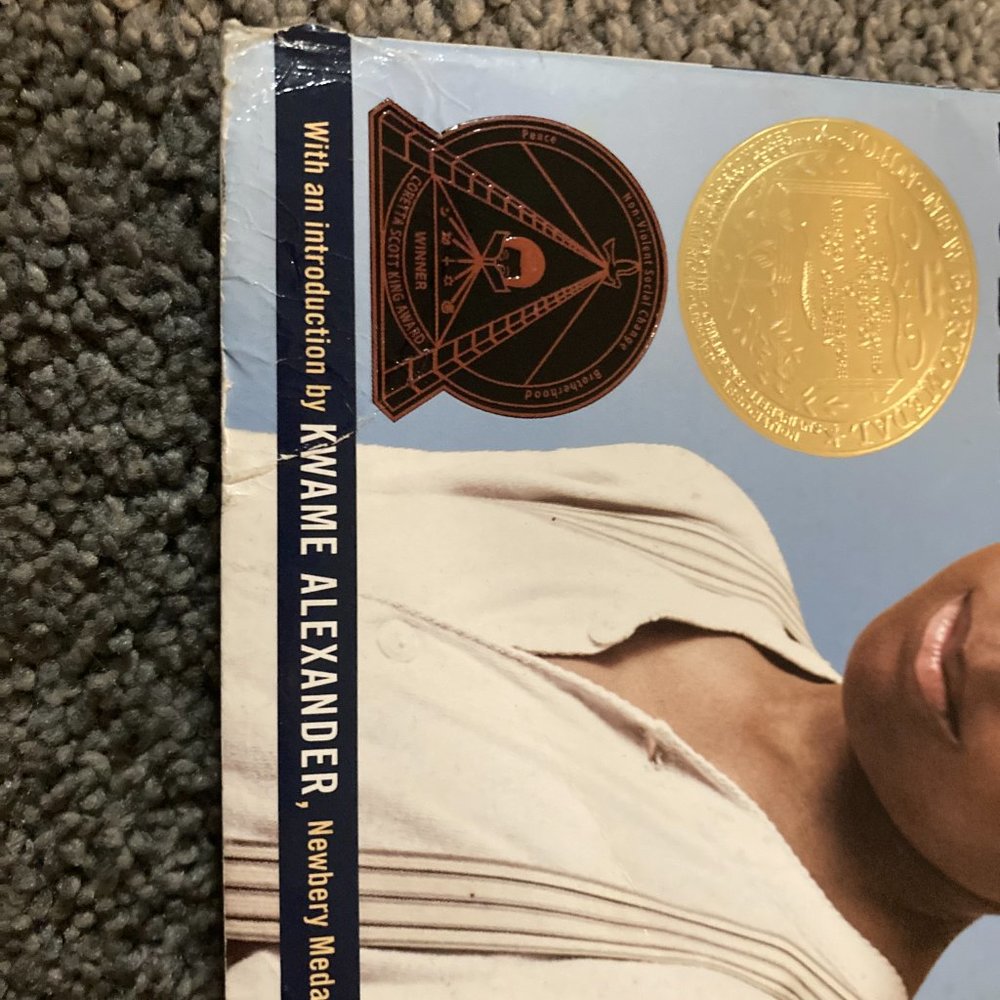 Books - Picture 2 of 4